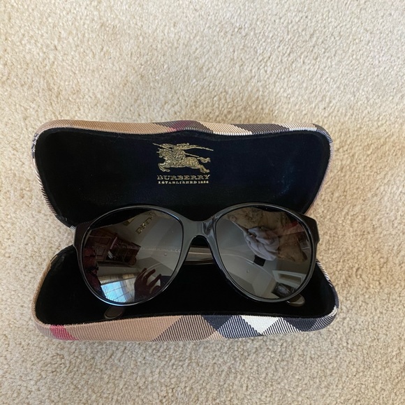 Burberry sunglasses B 4088-M main image 11